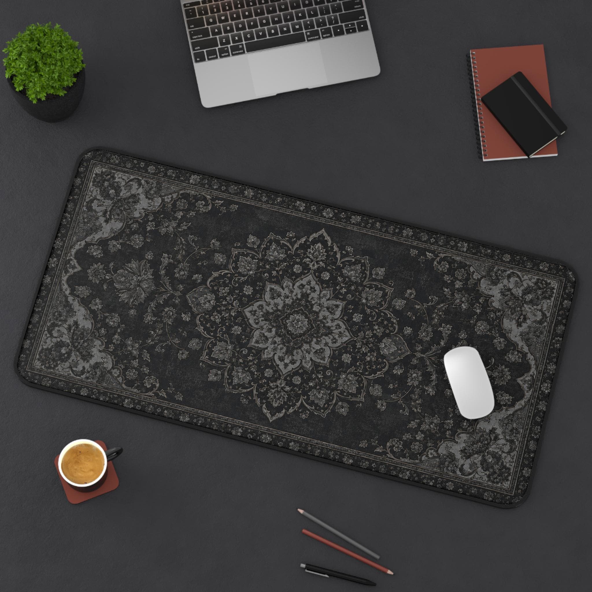 Desk Setup Vintage - سجادة مكتب سوداء، وسادة مكتب بتصميم